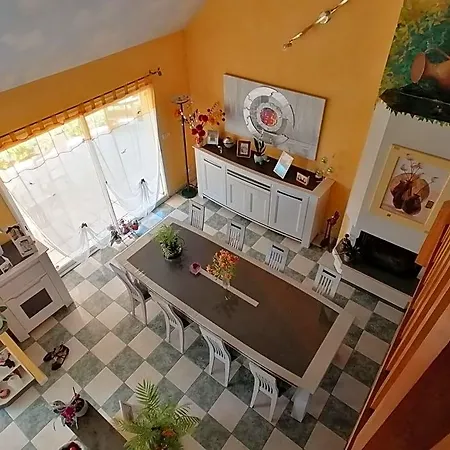 Chez Nicole לינה וארוחת בוקר